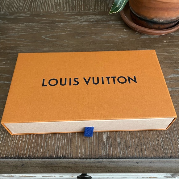 Scarlett Louis Vuitton zippy Wallet - Picture 11 of 11